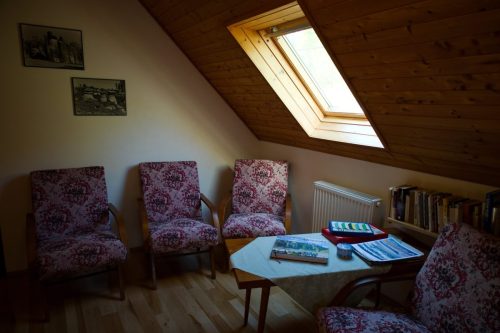 Odpočinkový koutek nad schody